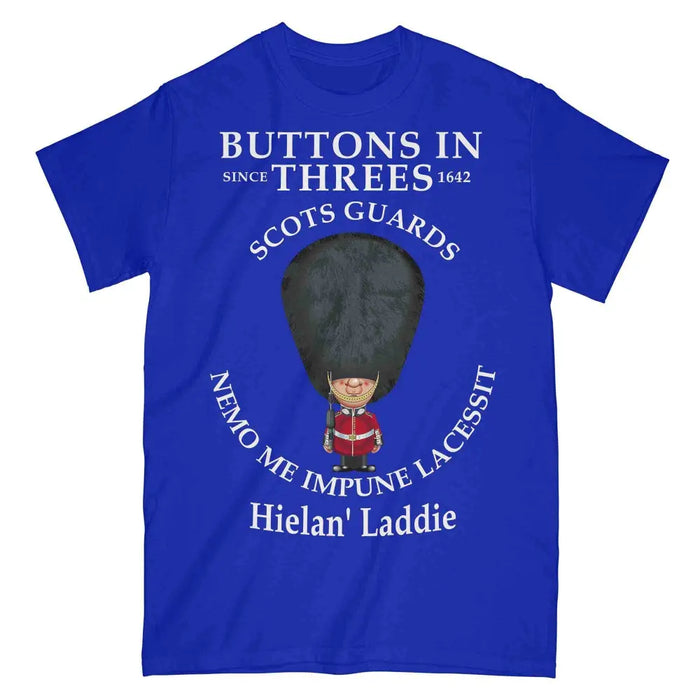SCOTS GUARDS BUTTONS IN THREE'S Military Printed T-Shirt