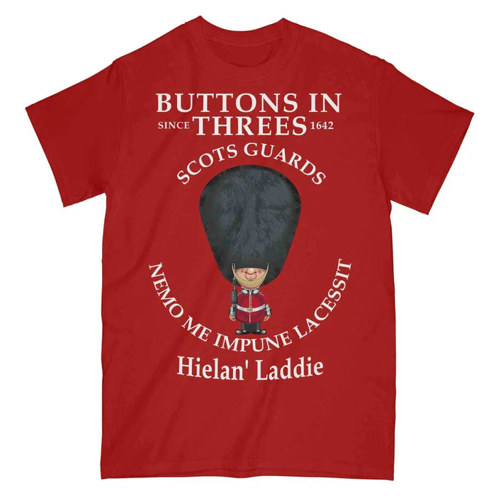 SCOTS GUARDS BUTTONS IN THREE'S Military Printed T-Shirt